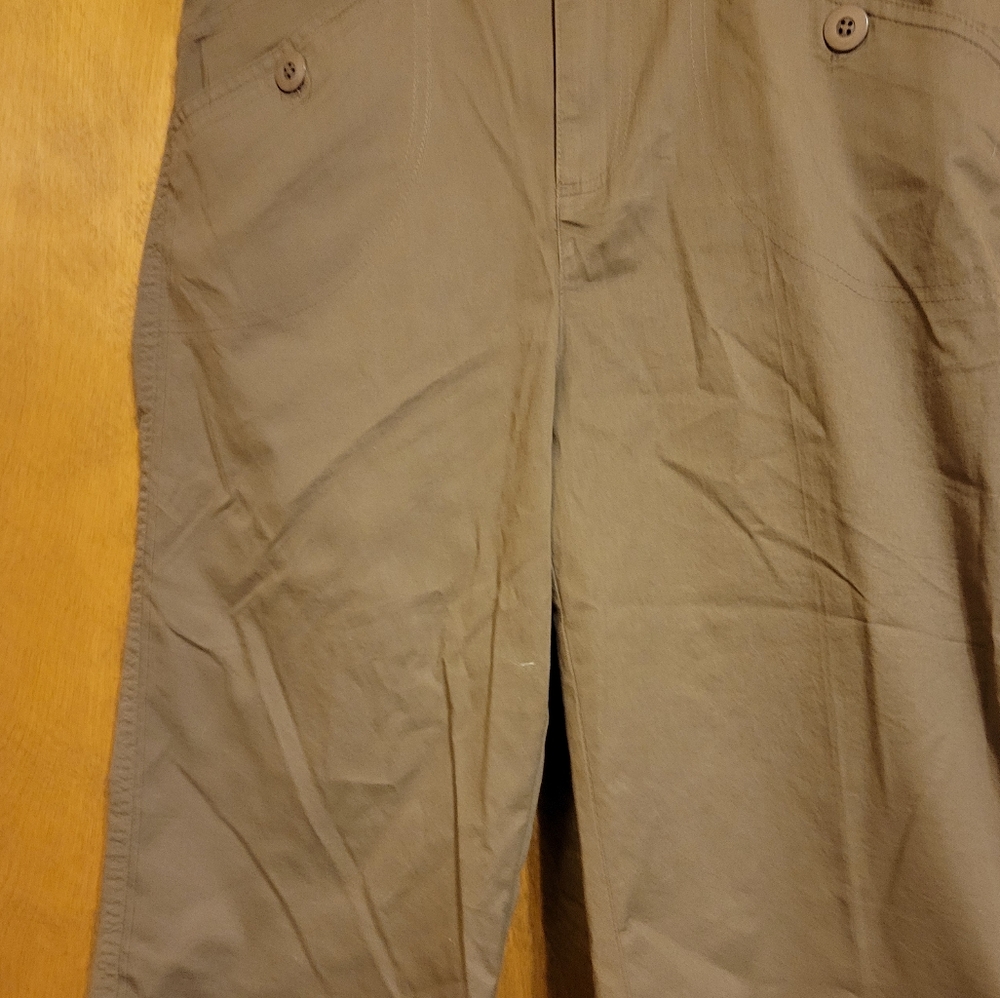 Slimming Capris size 6, NWT, Brown